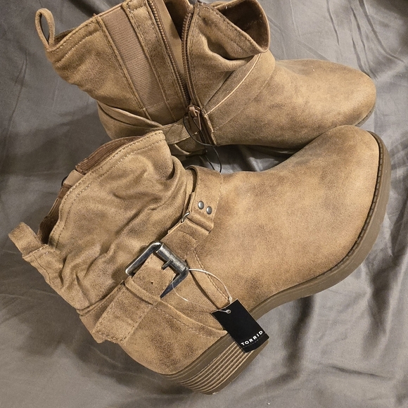 New - Never Worn Size 10 Torrid  Slouchy Tan Ankle Boots - Picture 8 of 8
